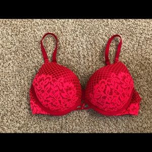 Victoria’s Secret Bombshell Bra Size 32B! Pretty!